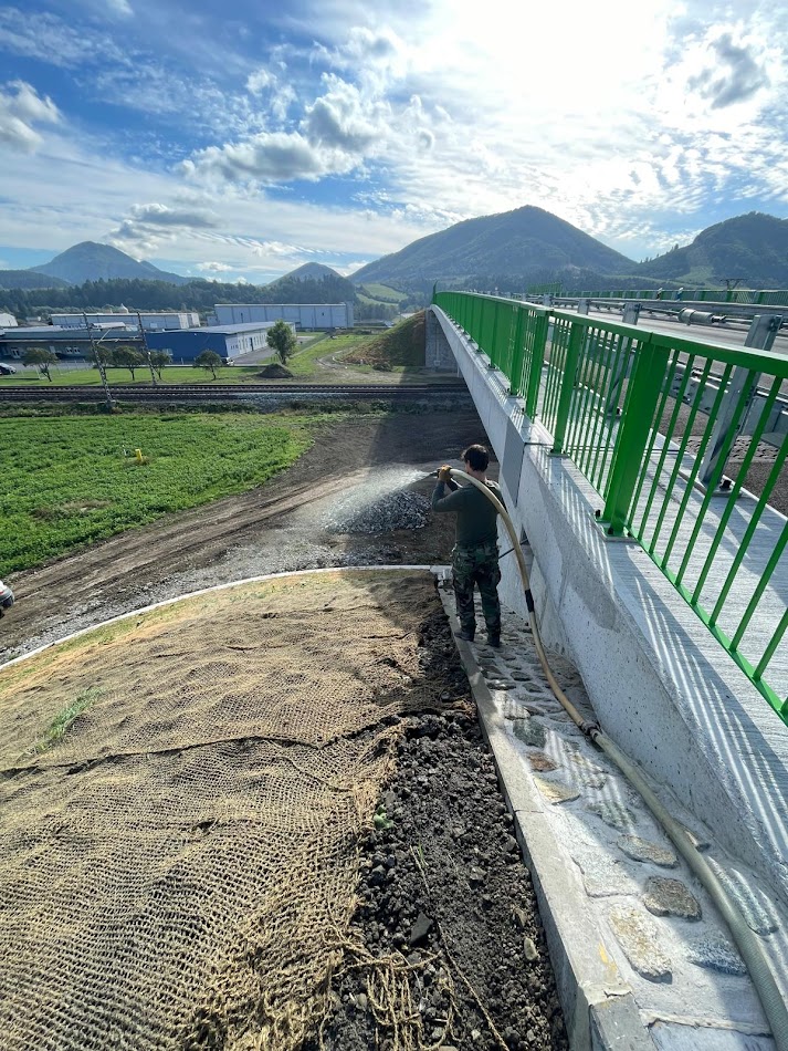 Hydroosev a spevňovanie svahu